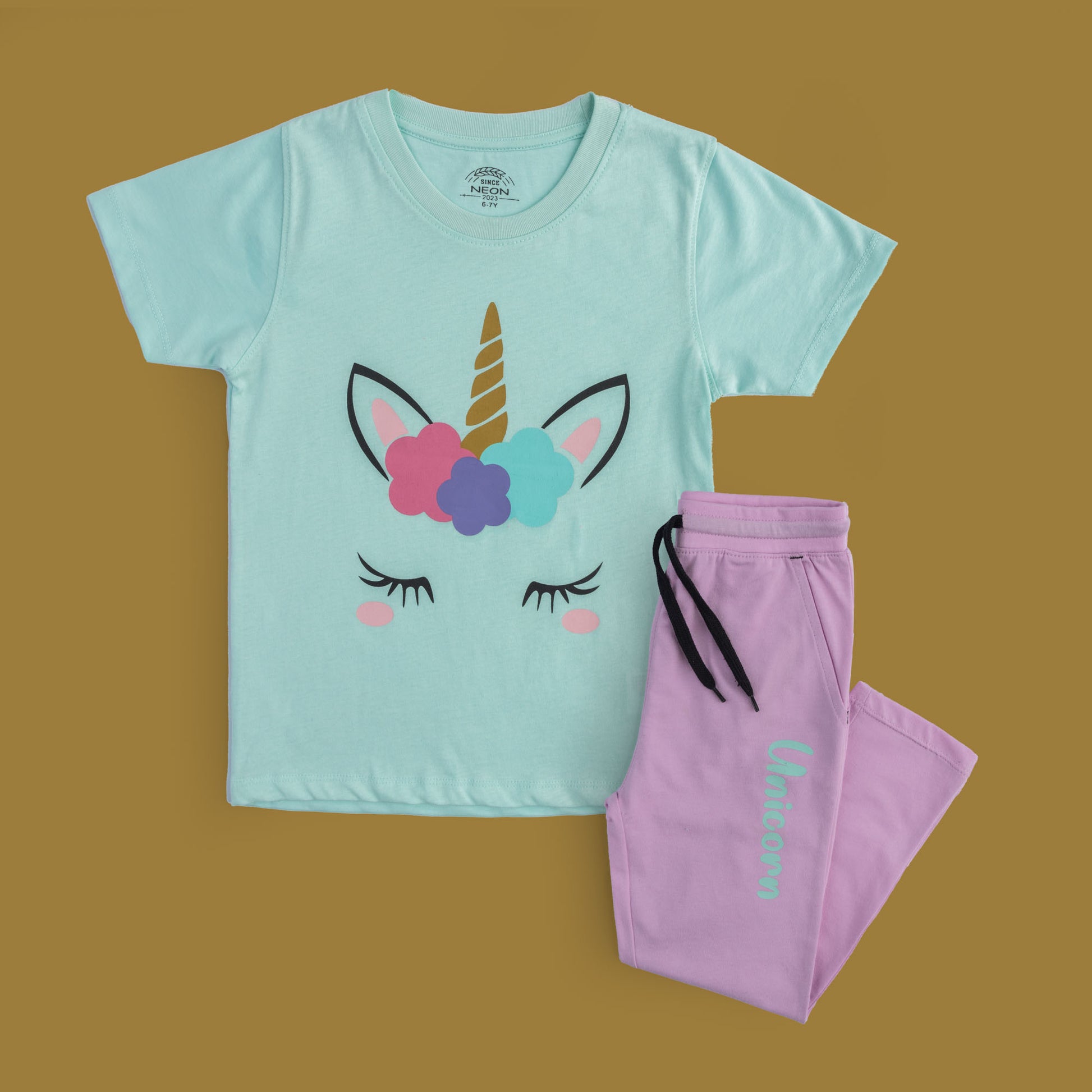 T-Shirt & Trouser